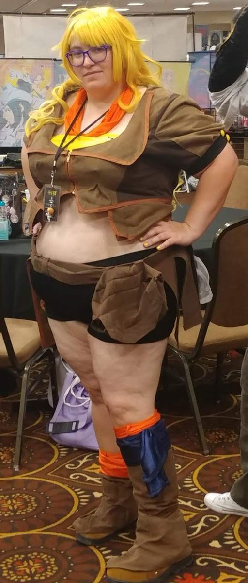 FBBCosplay's tweet photo. Hi there! I'm a local Las Vegas cosplayer that likes to make their own stuff! Currently, I cosplay Yang and a casual Mari, though I'm hoping to expand beyond that. Please feel free to support me via a KoFi donation, or by reblogging my tweets!! 
https://t.co/g8GgMnBf9Y https://t.co/e5dtmqYby8