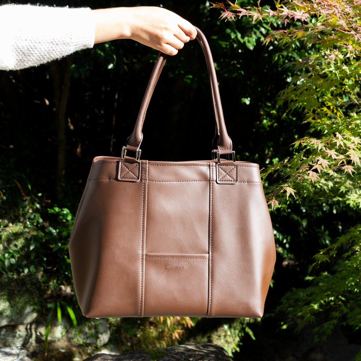 cmarie_bag's tweet photo. C.MARIE女性用通勤バッグ:新色のご案内
女性用通勤バッグの新色を発表します!写真に見られるブラウン色です!
バッグにしたら綺麗で、落ち着いた自然感の色なのでこちらで造ってみてとても好きになりました色です!
今バッグの予約をしていただくと今年6月末に発送いたします♪
#Cmarie https://t.co/zDVTPbTDfq