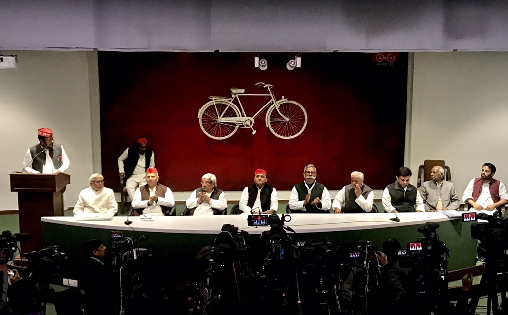 uttarhamara's tweet photo. बीजेपी की महिला विधायक ने सपा को लेकर भी गलत भाषा का इस्तेमाल किया था| समाजवादी पार्टी भी महिला विधायक की शिकायत करेगी | बसपा अध्यक्ष को लेकर भाजपा की महिला विधायक की भाषा बेहद निंदनीय है - @yadavakhilesh जी 

#AkhileshYadavPC https://t.co/ErOnX0dK6n