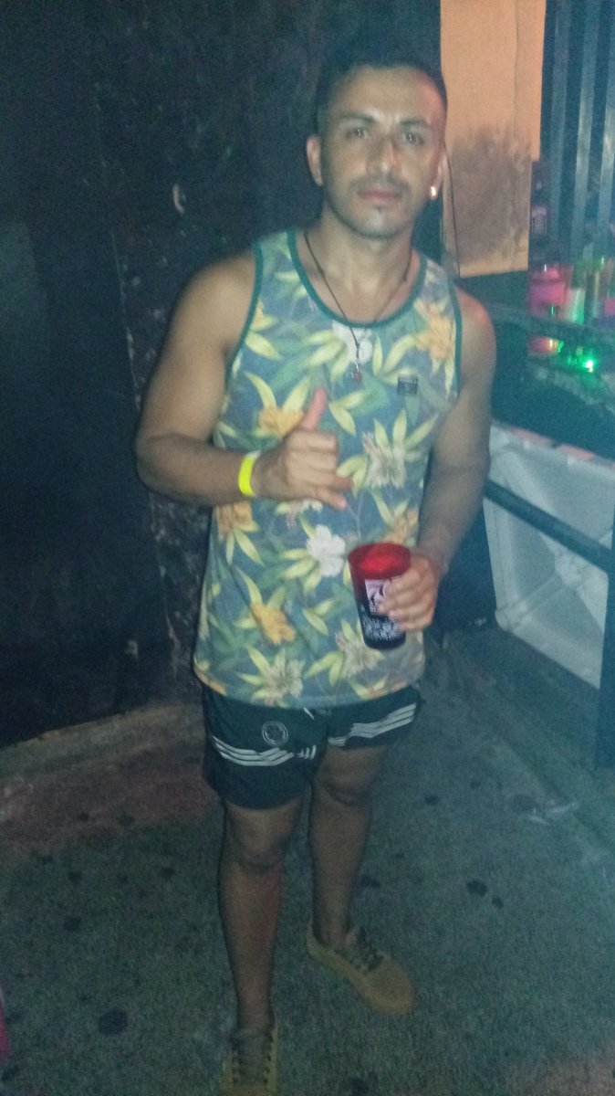 tonyosillva's tweet photo. (Vestígios de sábado)
Ninguém consegue tirar uma ft digna depois de 3 copos de #catuaba
😂😂
#Pvtdaleste
#Electrospace
🔊🎶😎 https://t.co/bvGkTXb63Y