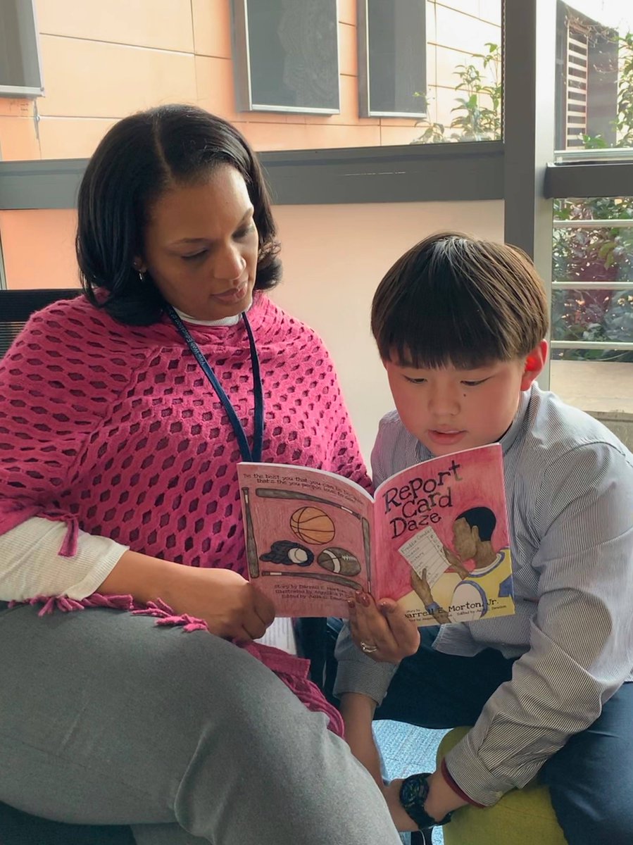 DMJ_INSPIRES's tweet photo. Amazing! Students in China are enjoying my books.  #IndStateAlumni #sycamoreblue #beforeverblue #sycamorepride #ballstatealumni #chirpchirp https://t.co/gSor4jz65R https://t.co/ZFyQ16AiQG