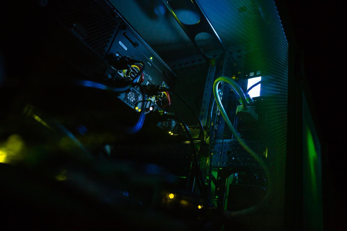 DutchDatacenter's tweet photo. Om maximaal te blijven profiteren van de voordelen van #IT, is het tijd dat we  allemaal ons steentje bijdragen aan een #schoon #internet. @bitnl heeft hiervoor een manifest en e-book opgesteld om je op weg te helpen: https://t.co/7C0RDZHVuQ #digitaal #tech #veilig #toekomst https://t.co/uKDRf8dy7i