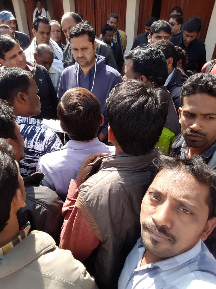 larasangharsh's tweet image. सर्वप्रिय श्री @umeshpatelcgpyc जी उच्च शिक्षा तकनीकी, युवा कल्याण, खेलकूद, रोजगार मंत्री छत्तीसगढ़ शासन अपने व्यस्ततम समय में से कुछ समय #larasangharsh के युवाओं से चर्चा किया एवं समस्त विषयों पर बहुत जल्द विस्तृत चर्चा कर मांगे पूरी करने का आश्वासन दिया।