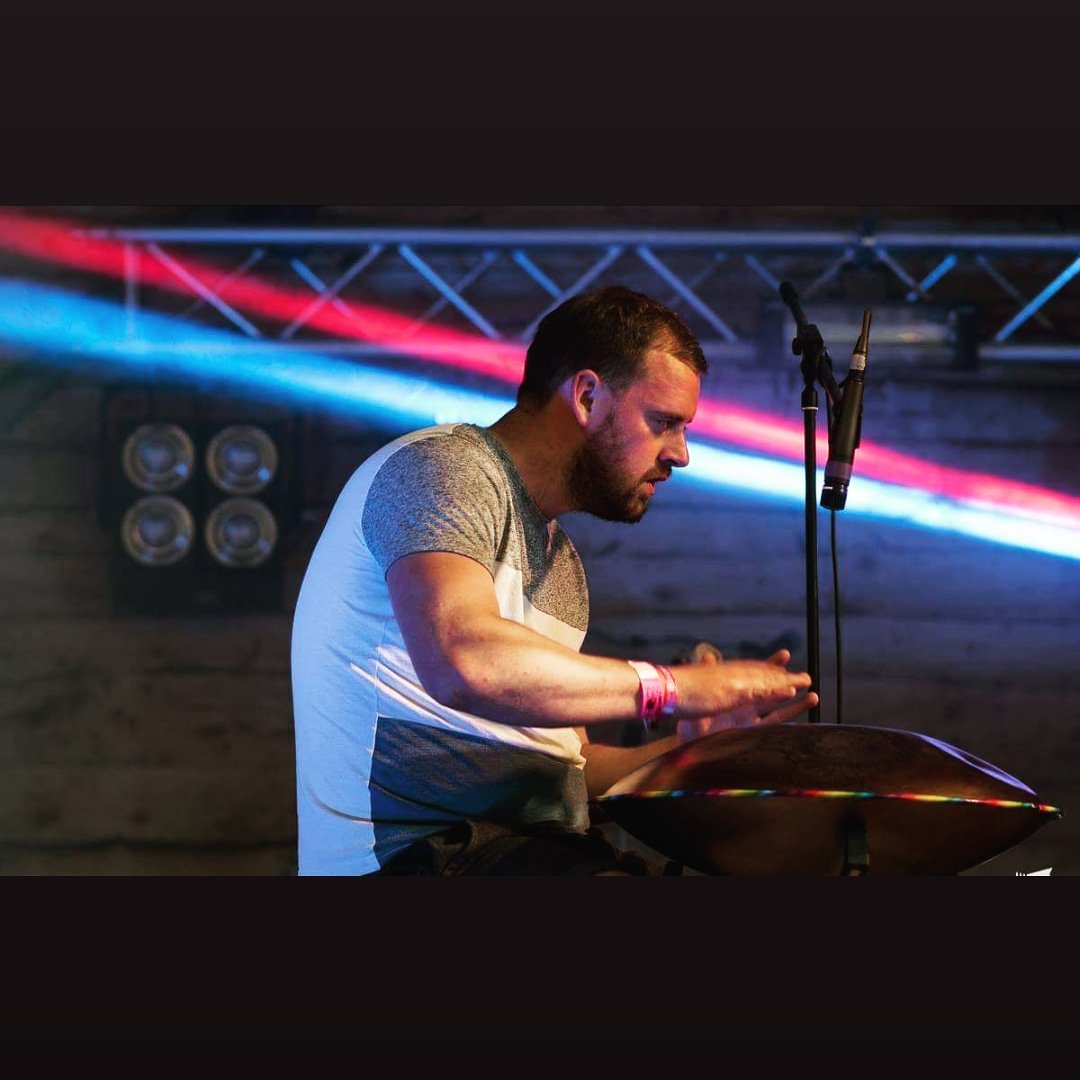 ojodublin's tweet photo. BING BONG
#ojodublin #itscomingep #handpan #sunpan #handpanplayer #fusionmusic #contemporarymusic #musiciansofinstagram #hangdrum #hang #acousticguitar #acoustic #instrumental #instrumentals #bass #guitarist #irish #irishmusic #ireland #ojo #cajon #drummer #drums #bassguitar https://t.co/wvY7Bk7eL1
