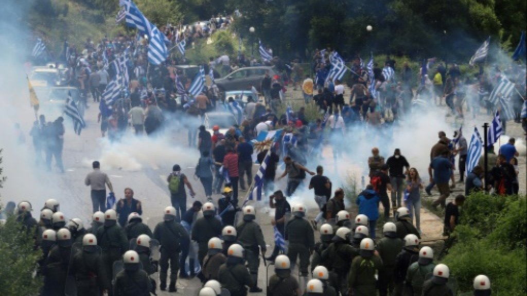 a_chaean's tweet photo. Is this the result of democracy? What happened to civilised dialogue? Is this how we solve things now? How are we better than anyone else? Our democracy is not democracy. Our democracy has led to riots, poverty &amp; anarchy.

#humanrights #Greece #riot #democracy #Athens #Macedonia https://t.co/iQOxmiWazo