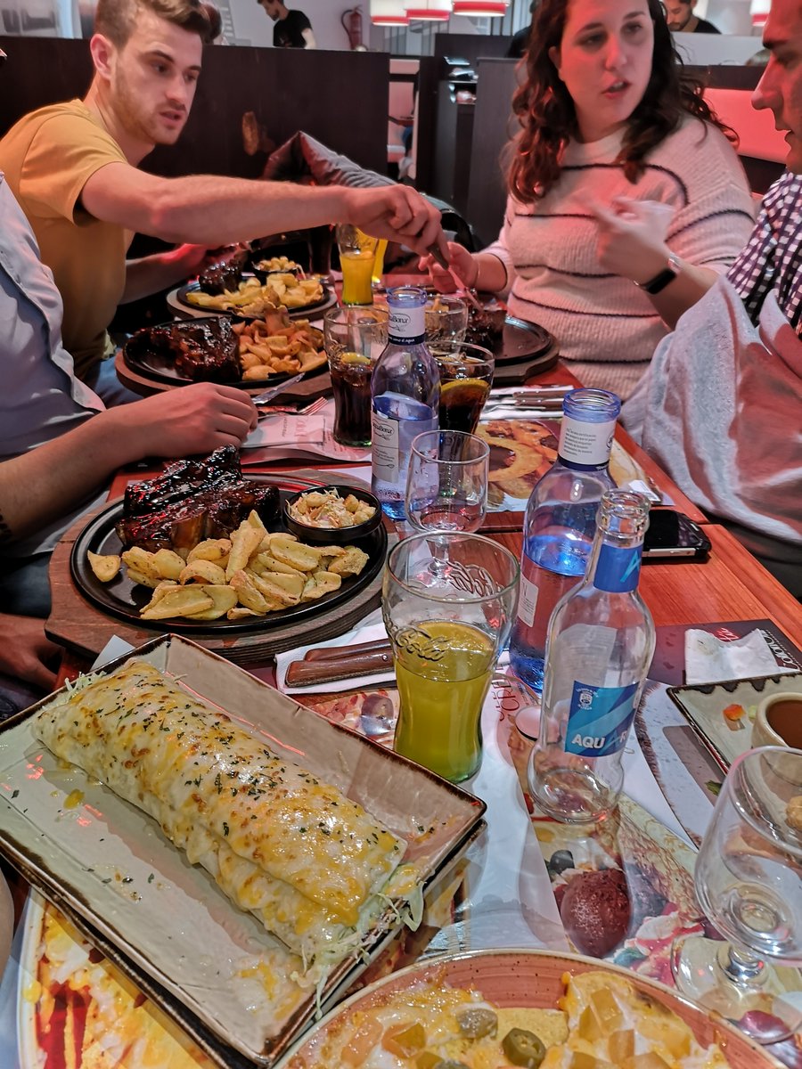 HDENTALCOTTON's tweet photo. buena cena/fiesta para celebrar la rachita de puntos grande equipo #seguimoscreciendo ⚽️⚽️
@Dental__Design @elchefutbolsala #cottongrill https://t.co/EmCHCbtcFO