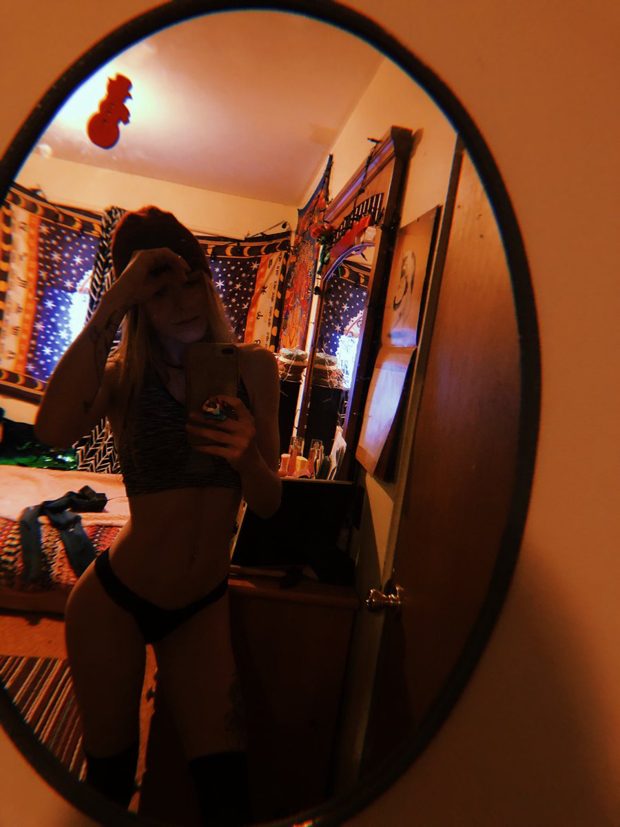 KeySnowbunny's tweet photo. appreciation post for my body❤️ she’s a fuckin wonderland🥰🧚🏼‍♀️🎆 #loveyourself #selflove #selfcare https://t.co/4FFweQwPlt