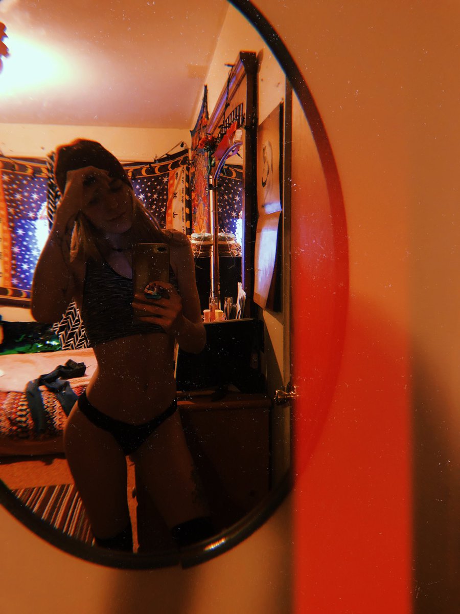 KeySnowbunny's tweet photo. appreciation post for my body❤️ she’s a fuckin wonderland🥰🧚🏼‍♀️🎆 #loveyourself #selflove #selfcare https://t.co/4FFweQwPlt