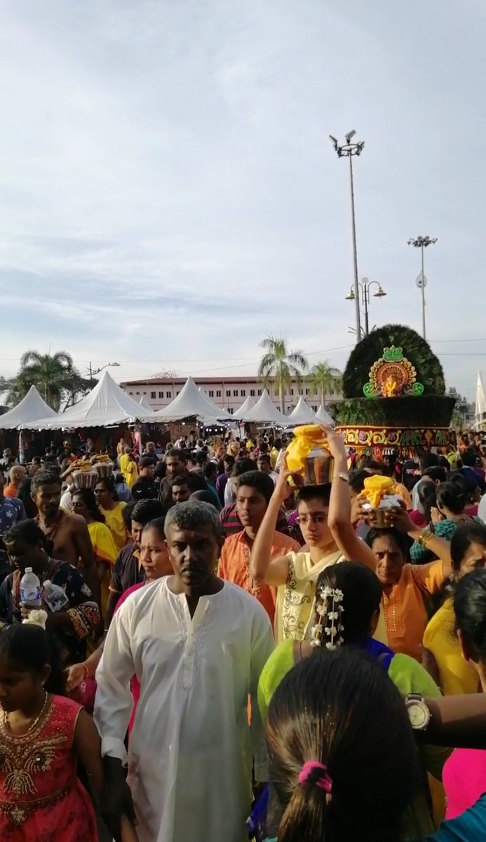 itsme_nalini's tweet photo. #Thaipusam2019 #Thaipusam beautiful moments through my eyes to ur eyes💛💛💛😍😍😍🙏🙏🙏
#batucaves #murugantemple #kualalumpur #malaysia #velvel #velvelmuruga #vetrivel #muruga
Muruganukku arohara🙏🙏🙏
#Part98
💛💛💛💛💛💛💛💛💛💛💛
💛💛😍 frm Batu Cave💛💛 https://t.co/mla5DRzarl