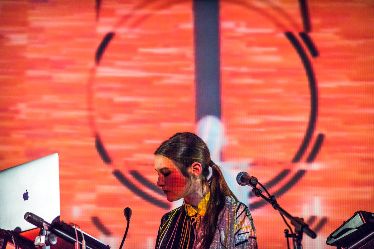 Museless_music's tweet photo. En Xavi Olmos fotografia mentres en Marcel Bagó projecta visuals durant el meu últim concert del passat dissabte al @neu_neuhome a la Mirona 🎇🎆
#festivalneu #lamirona #museless https://t.co/RAKPDWHdAV