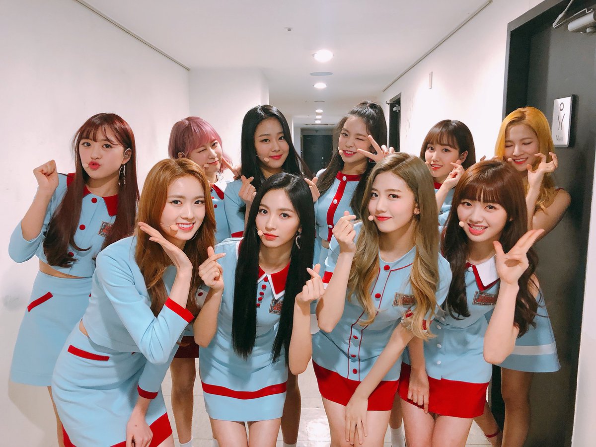 cherrybullet's tweet photo. [📸] Let's Play Cherry Bullet🍒

찌릿찌릿 모든게 첨이라서 너무 떨렸던 데뷔 쇼케이스♥️

체리블렛의 첫 시작‼️
앞으로~ 잘 부탁할게🎵

#CherryBullet #체리���렛 #Lets_Play_CherryBullet #QnA https://t.co/fOiqrePJFD