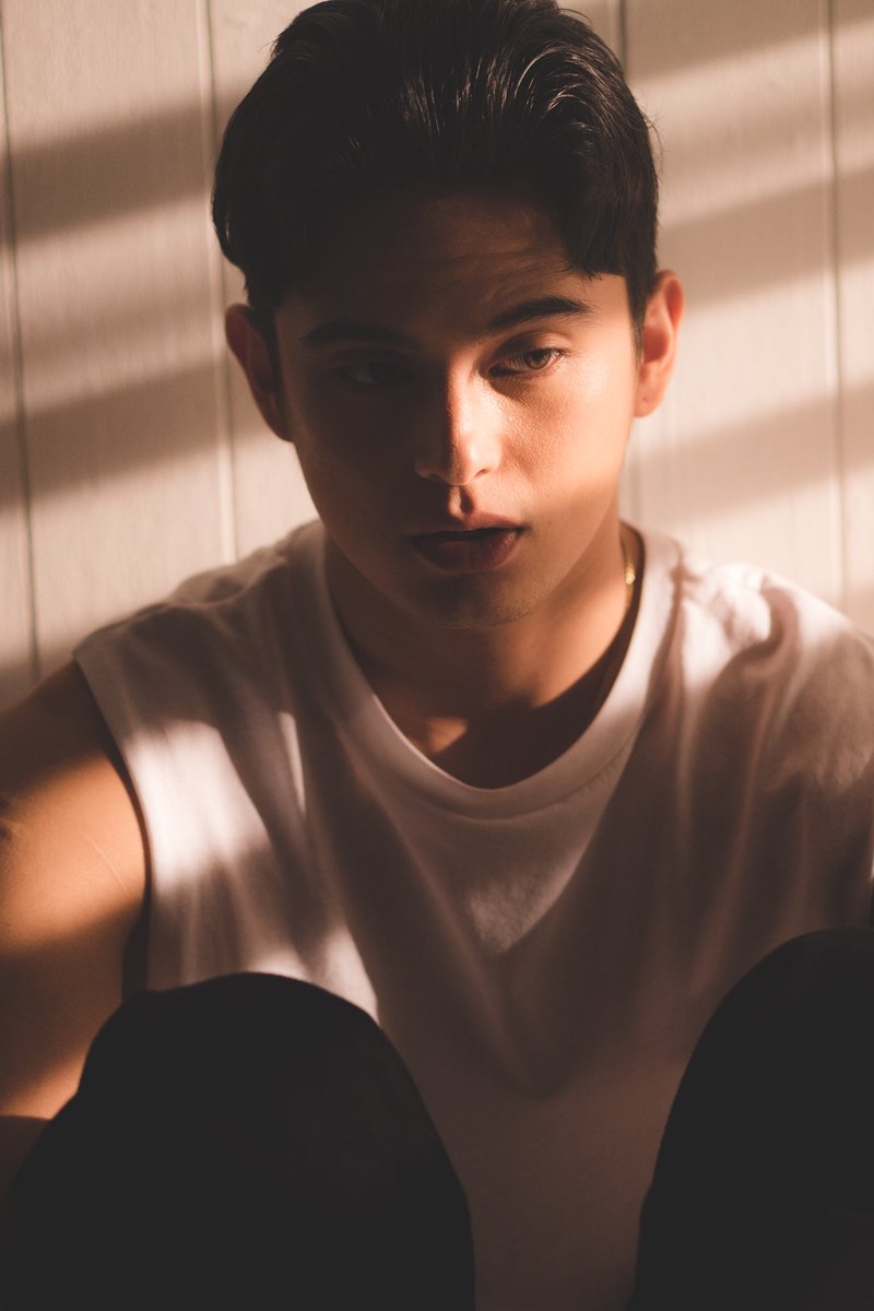 CindyCindygawid's tweet photo. "@andreisuleik: #AndreiShotThe James Reid (@tellemjaye) for Summer MV #CMMSummer ๐ธ https://t.co/9ahEX7WsPa"