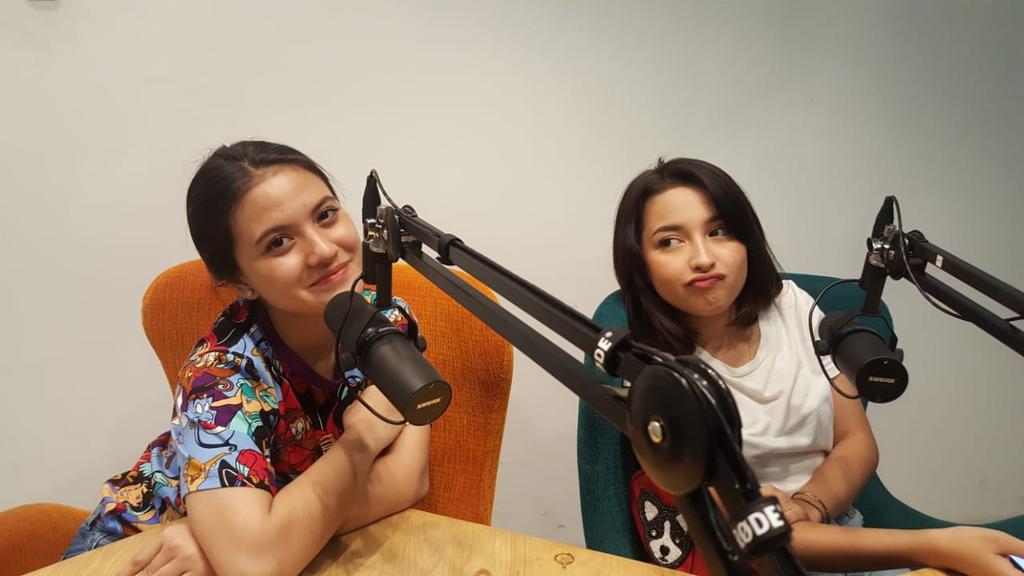 bluewater_films's tweet photo. Media visit hari ini juga ke @kaskus masih bersama @marshaaruan &amp; @jennifercoppen1 untuk #TembangLingsir.

"Percaya atau nggak, aku sempat mendengar suara mistis saat proses syuting &amp; langsung merinding." - Jennifer. 

#Lingsir
#BlueWaterFilms
#DeeCompany
@DeeCompanyID https://t.co/qCs0O75k43