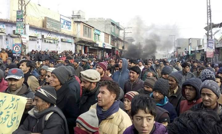 azeem_hunzai's tweet photo. گلگت بلتستان یوتھ الائنس کے سربراہ علامہ شیخ حسن جوہری کی گرفتاری کے خلاف آج پانچویں روز بھی احتجاج جاری
#FreeHassanJohari
#EndColonialRoles
#DownWithBlackLaws
#FreeAllPoliticalPrisonersOfGB
@shahnizari @GBpak @jamilnagri @passutimesen @shahfahadbaigal @atifthepoet https://t.co/QJ8OQc40hh