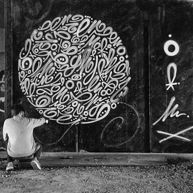 StreetSighter's tweet photo. Des news de notre ami @darksnooopy qui profite de l’hiver pour tenter de nouvelles choses en calligraphie. 🌀
Chez @street_sighter on adore 😍
Et vous, qu’est-ce que vous en pensez ? 🙃 ©️ @orfeas_gotronakis 
#streetart #graffiti #streetartparis #street… https://t.co/2xrQvzFkGC https://t.co/pre2NXnLQ7