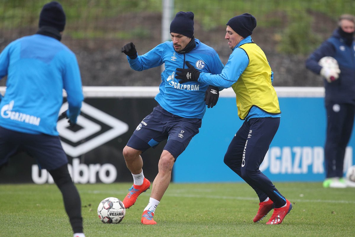 Nach #S04WOB ist vor #BSCS04: Am Montag wird um 10 Uhr auf Schalke trainiert. #S04 #InfoTweet