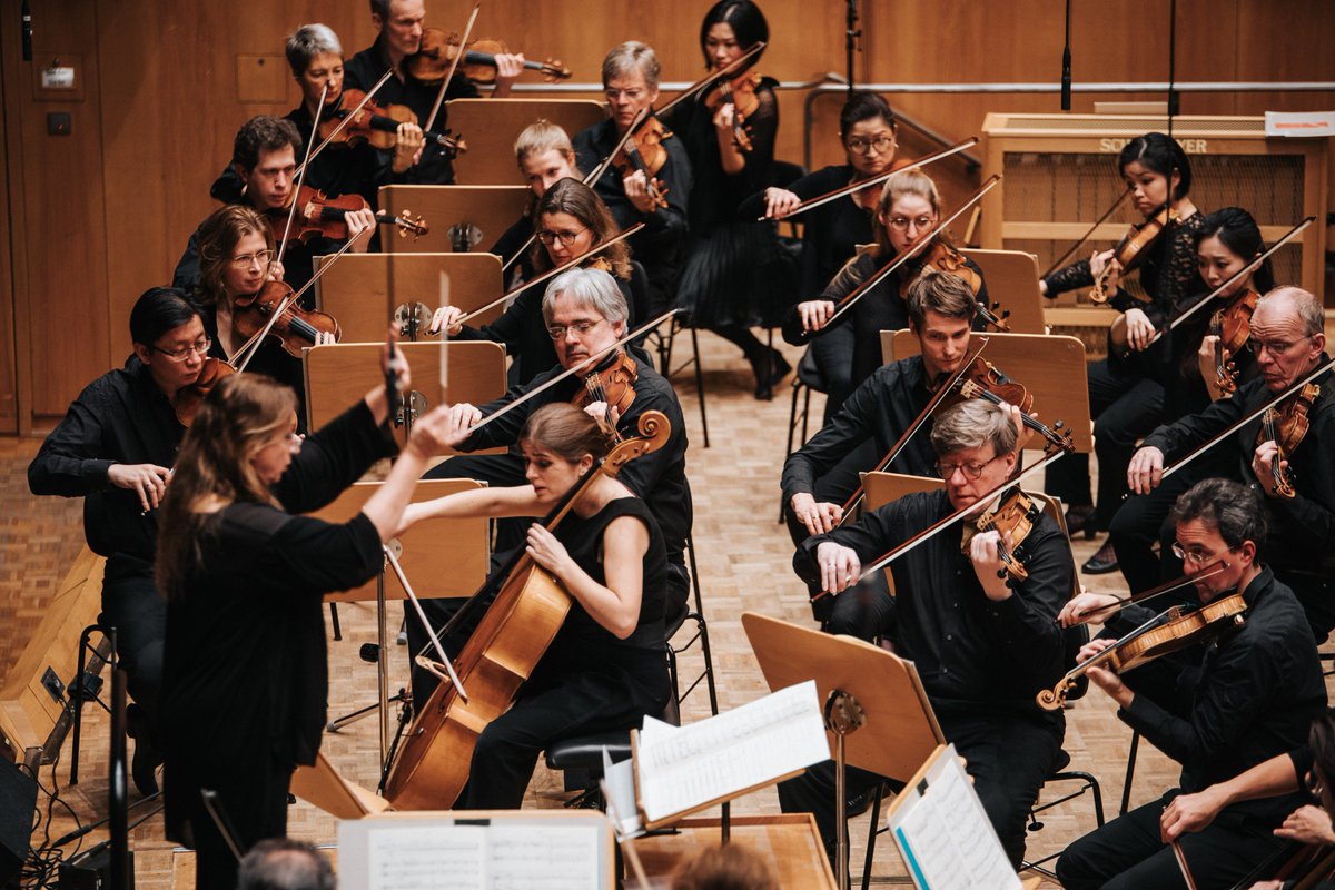 UltraschallB's tweet photo. Impressionen vom letzten Festivaltag mit #ensemblemosaik & #EnnoPoppe, #RSB #SebastianBerweck unter #MichaelWendeberg @Volksbuehne + Abschlusskonzert mit @DSOBerlin #SéverineBallon unter @SYoungConductor #usb19 #ultraschallfestival
📷 https://t.co/0pMxwp9UIb https://t.co/4SrGPOX0eO