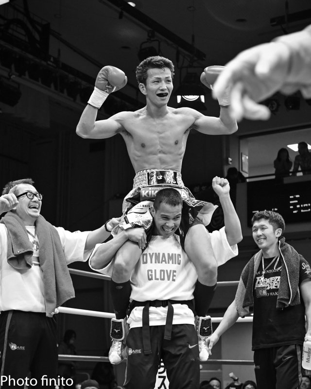 FinitoYamaguchi's tweet photo. #boxing #monochrome #ボクシング #モノクロ #和氣慎吾 #���嶋孝文 #shingowake https://t.co/jbhitYqcIT