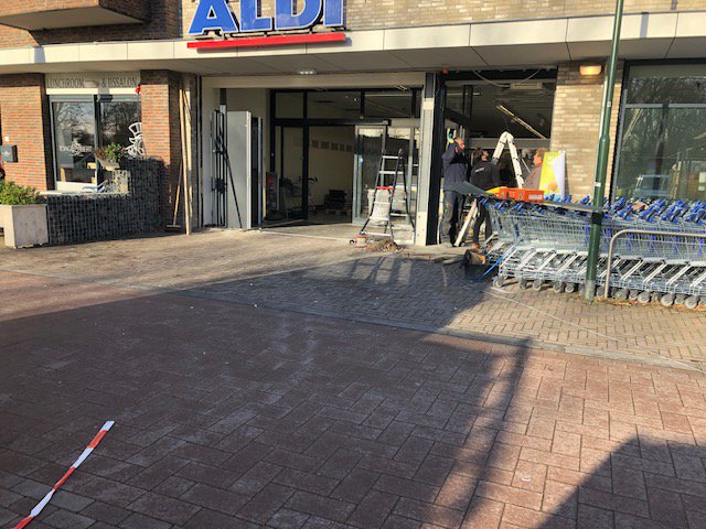 #Werkzaamheden voor #Aldi Helvoirt zijn gestart met de aanpassing van de #entreezone en #uitbreiding van de winkel.