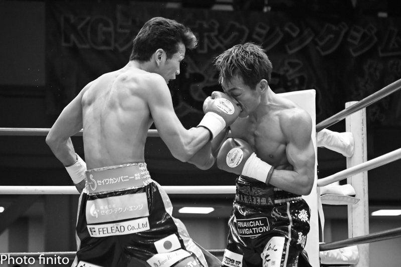 FinitoYamaguchi's tweet photo. #boxing #monochrome #ボクシング #モノクロ #和氣慎吾 #中嶋孝文 #shingowake https://t.co/gtGfPOzUpR