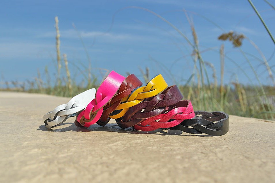 Shockwavemb's tweet photo. His and Hers Engraved Bracelets - Personalized Couples Braided Bracelets - Custom Leather Bracelets - his and her name bracelets https://t.co/0JdsuIlqTP #Etsy #ShockwaveMB #EngravedBracelet https://t.co/PMY1bA0BEX