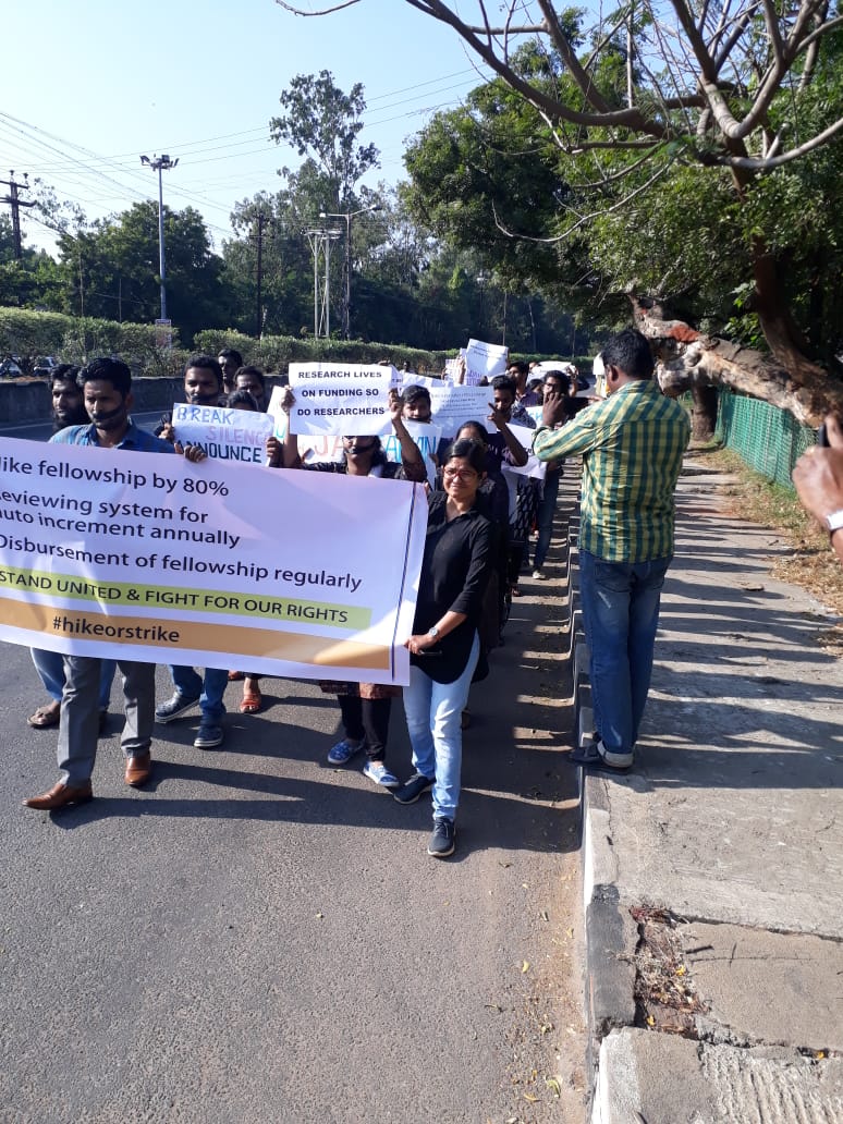 free_yanka's tweet photo. @_YogendraYadav Sir please also support #protestuntilmemo Of research scholars across the nation for #hikeresearchfellowship
@HikeFellowship @scholii57548696 https://t.co/g9OnKXbEUj
