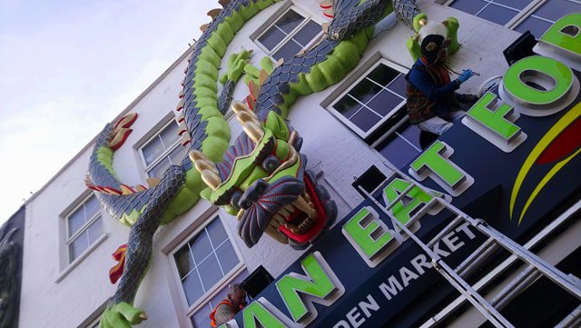 bigstuffdesign's tweet image. Last week we completed the revamp of an old favourite. #ChineseNewYear #Camden town #Dragon #GoGreen #standout #design #Retail #sculpture #sign