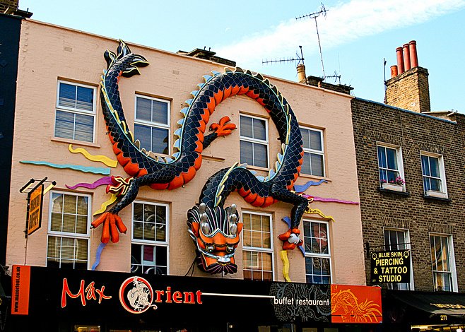 bigstuffdesign's tweet image. Last week we completed the revamp of an old favourite. #ChineseNewYear #Camden town #Dragon #GoGreen #standout #design #Retail #sculpture #sign