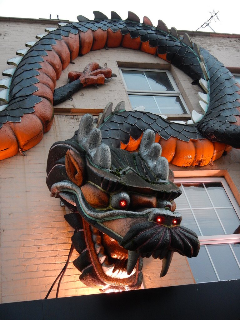 bigstuffdesign's tweet image. Last week we completed the revamp of an old favourite. #ChineseNewYear #Camden town #Dragon #GoGreen #standout #design #Retail #sculpture #sign