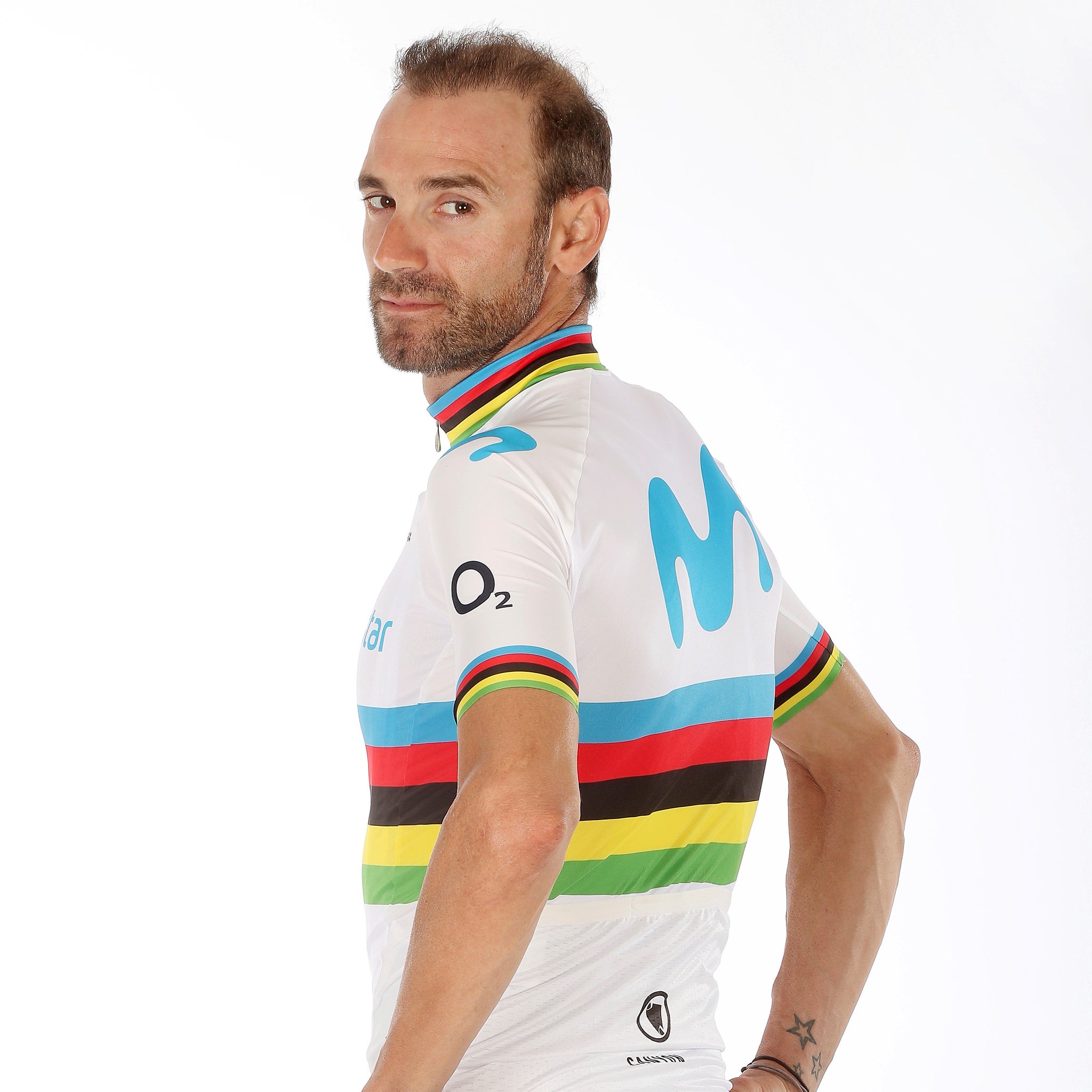 Encommium Sabroso Disciplina Movistar Team on Twitter: "🌈👕 ¡SORTEO! @movistarlikes regala 5 maillots @ endura de Campeón del Mundo, y con cada uno de ellos, un par de bidones  @Elite_cycling 'edición especial'. Participa hasta el lunes