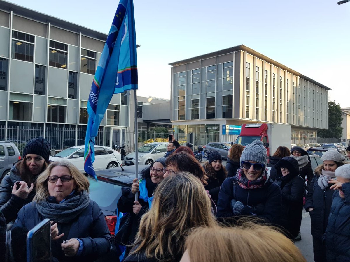 Valeria_UILTuCS's tweet photo. Sciopero Innolva SpA Milano
@UILTuCSLomb @uiltucs @FilcamsMilano @FilcamsCgil @FisascatM @fisascat
#sciopero #Innolva #lavoro #trasferimenti #diritti #21gennaio https://t.co/TKnxMQO4iy