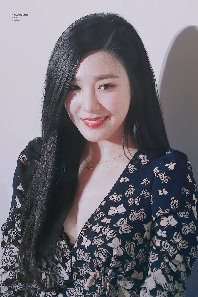 alluring_voice's tweet photo. 🖤🖤
#TiffanyYoung #BestSoloBreakout #iHeartAwards https://t.co/sVz4MtrwPl