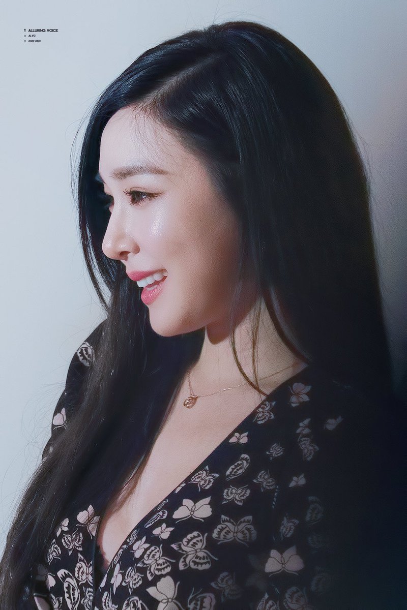 alluring_voice's tweet photo. 🖤🖤
#TiffanyYoung #BestSoloBreakout #iHeartAwards https://t.co/sVz4MtrwPl