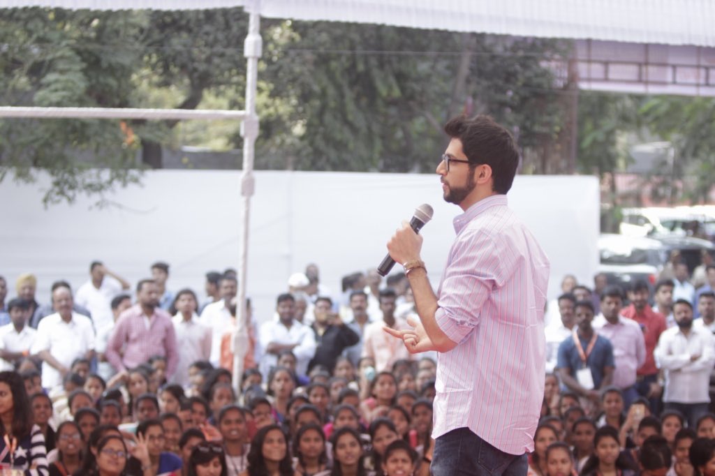 AUThackeray's tweet photo. मुलींच्या सुरक्षिततेसाठी त्यांना स्वरक्षणाचे काही थोडक्यात शिकवणे हे माझे मिशन आहे. आज आम्ही बोरिवली येथील एम. के. वालिया कॉलेज व शाळेतील विद्यार्थ्यांसाठी Self Defence शिबीर घेतले. https://t.co/s7TQWR6vpW