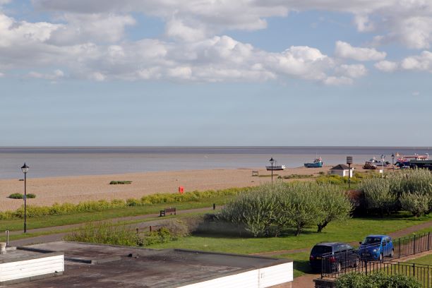 BestofSuffolk's tweet photo. #SeaViewSunday - We bring you Aldeburgh Lodge Gardens in prime seaside setting just a short walk from the high street, is especially bright and airy. Designed in an innovative staggered terrace design means panoramic views of the shingle beach #Aldeburgh https://t.co/85BQ4UKpKP https://t.co/ntJb8tveIu