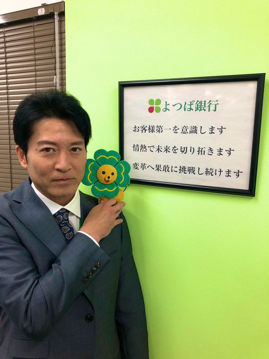真面目な顔からのスマイル 真面目な顔からのスマイル