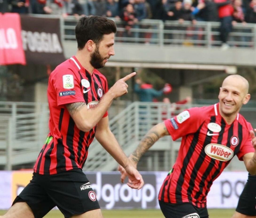 iemme99's tweet photo. Oggi è il #BlueMonday, ma per non essere tristi basta ricordare la grande vittoria di sabato! 🔴⚫😄
#ForzaFoggia https://t.co/PWZwW15V3L