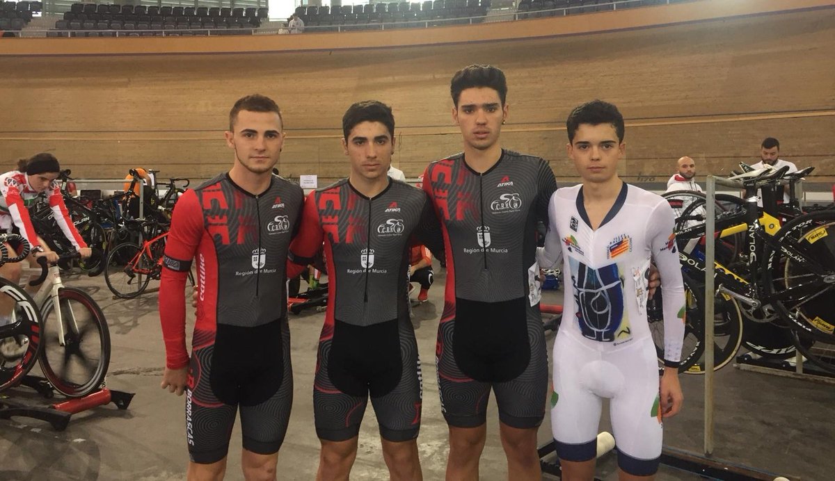 Este pasado fin de semana: 
En #CopaEspañaPistaGPToniCerda estuvieron con selección murciana  <a href="/pichiigarciaa/">Andrés García</a> (4° en Velocistas Junior) <a href="/CristianToro_99/">CristianToroSantiago</a> (17° en Fondistas Open) <a href="/jonathantoro01/">Jonathan Toro</a> (9° en Fondistas Junior) y con selección balear @28Carlesss (5° en Fondistas Junior).