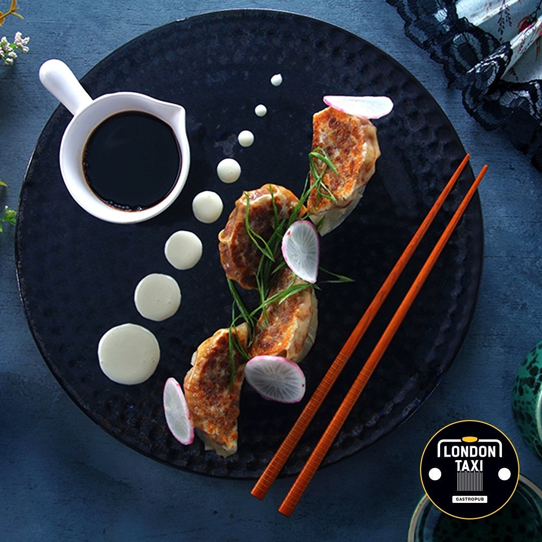AtLondonTaxi's tweet photo. A very good alternative for all the vegans out there. This pot stickers are stuffed with tofu and waterchest nuts and served with a Indonesian firecracker sauce for the heat. https://t.co/e6jemTpzp4