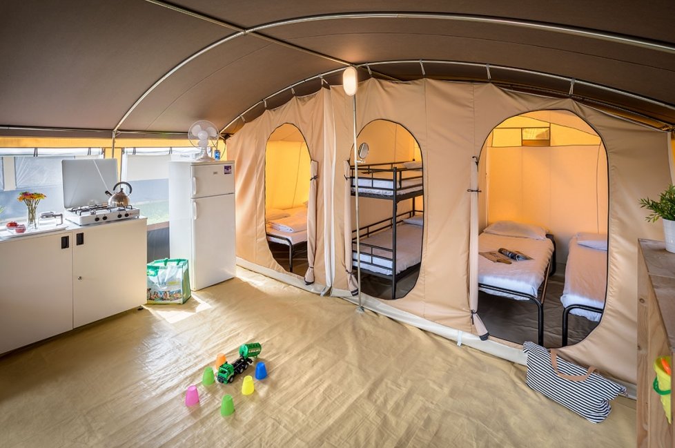 UwBedPro's tweet photo. Ook dit jaar leveren wij weer bij veel van onze klanten onze hufterproof stapelbedden en divanbedden met daarop onze comfortabele en hygiënische Projecta Plus matrassen. Wilt u ook uw gasten een schoon en comfortabel verblijf aanbieden?  #hufterproof @Roan_campings #stapelbed https://t.co/dnBfXujRZV