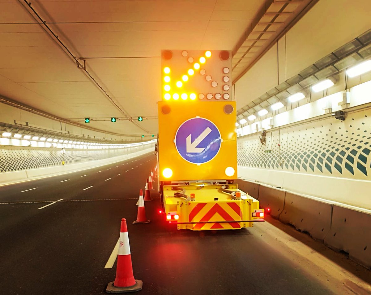 TMS_Qatar's tweet photo. #tmsworks🚦
#TMAatwork🚧#1 lane road closure at Pearl Qatar Tunnel#Hyundai
#simplifyingroadsafety🛑🛣and
#traffficmanagement🛣️🚧🚦 https://t.co/roBf8jhsek