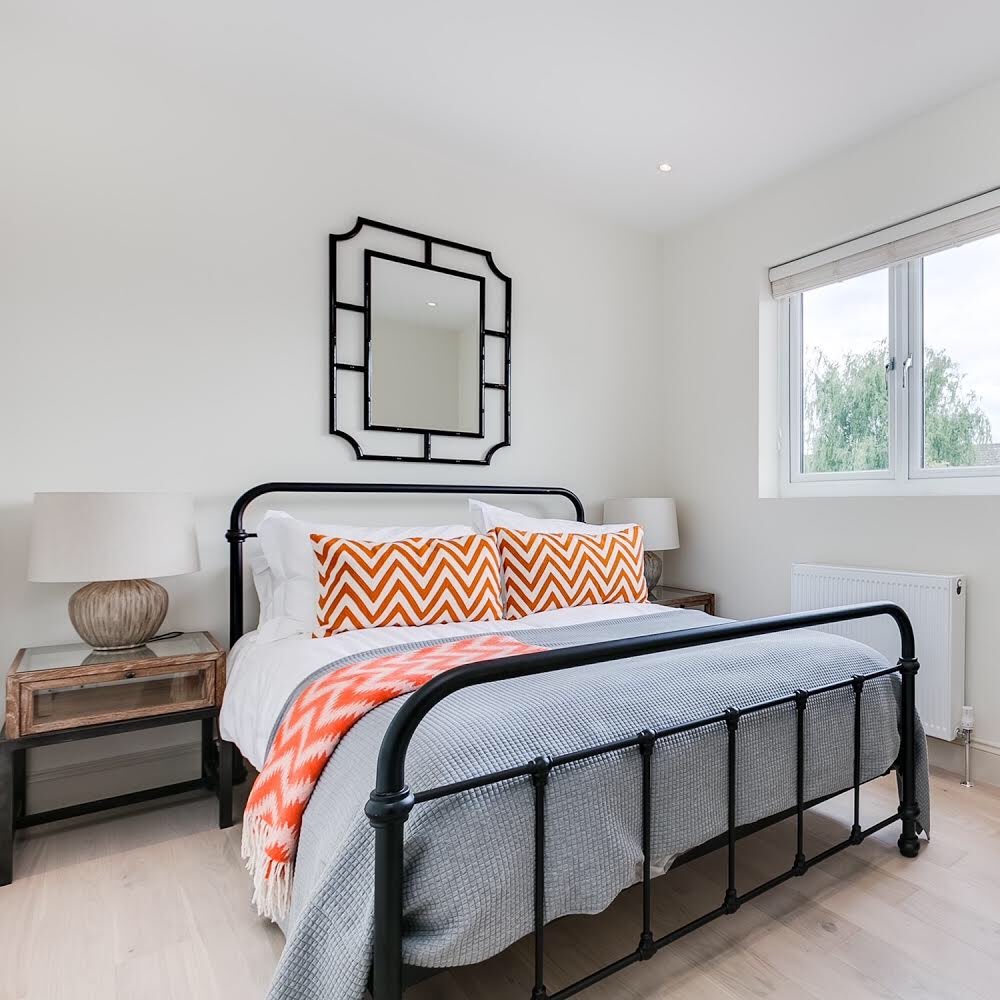 EhgHome's tweet image. If you are living in your property whilst it is on the market, our expert stylists can re-position, swap in furniture &amp;amp; de-clutter &amp;amp; de-personalise. Removing personal possessions is important so a buyer can imagine themselves living in your space. #homestaging