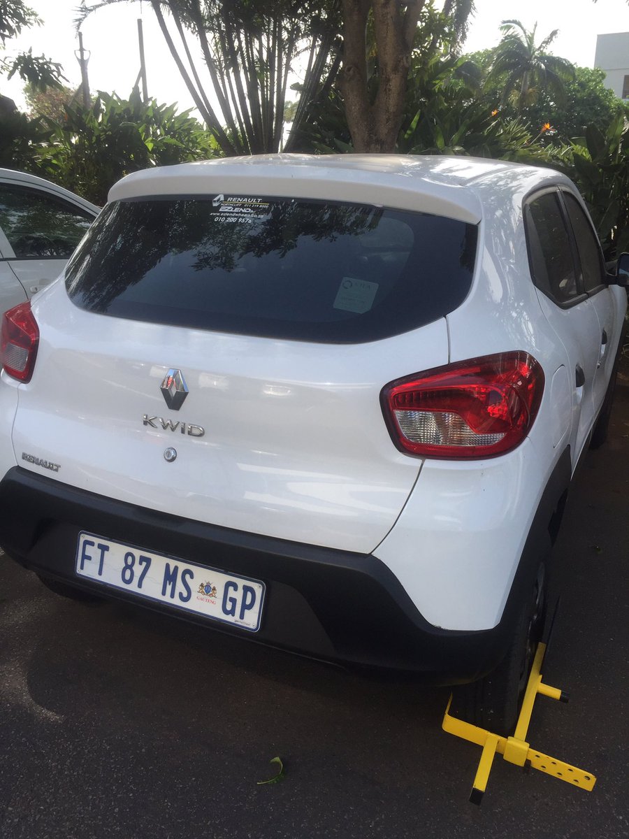 Bangibiza_uJeff's tweet photo. This car has been parked outside our building for a month and a half now. DM for more info. @stolencarRSA @CrimeWatchdog @CrimeWatchKZN https://t.co/gKec5TWStK