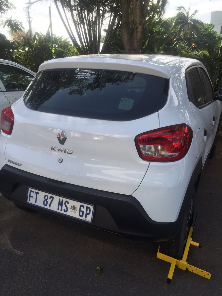 Bangibiza_uJeff's tweet photo. This car has been parked outside our building for a month and a half now. DM for more info. @stolencarRSA @CrimeWatchdog @CrimeWatchKZN https://t.co/gKec5TWStK