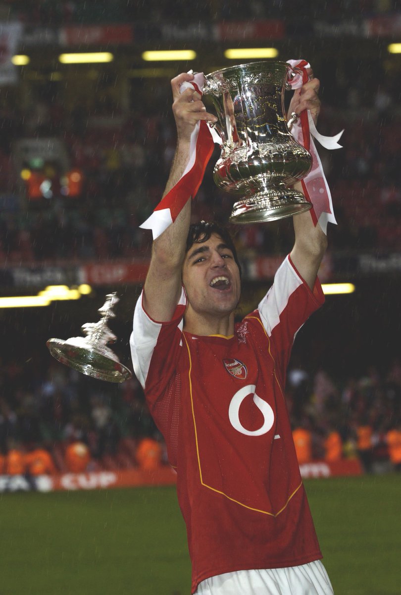 Fourfourtweet On Twitter He Signed His First Contract For Arsenal In September 2004 And It Was November 13 When Fabregas No Look Assist To Freddie Ljungberg That Really Got Arsenal Fans Excited He