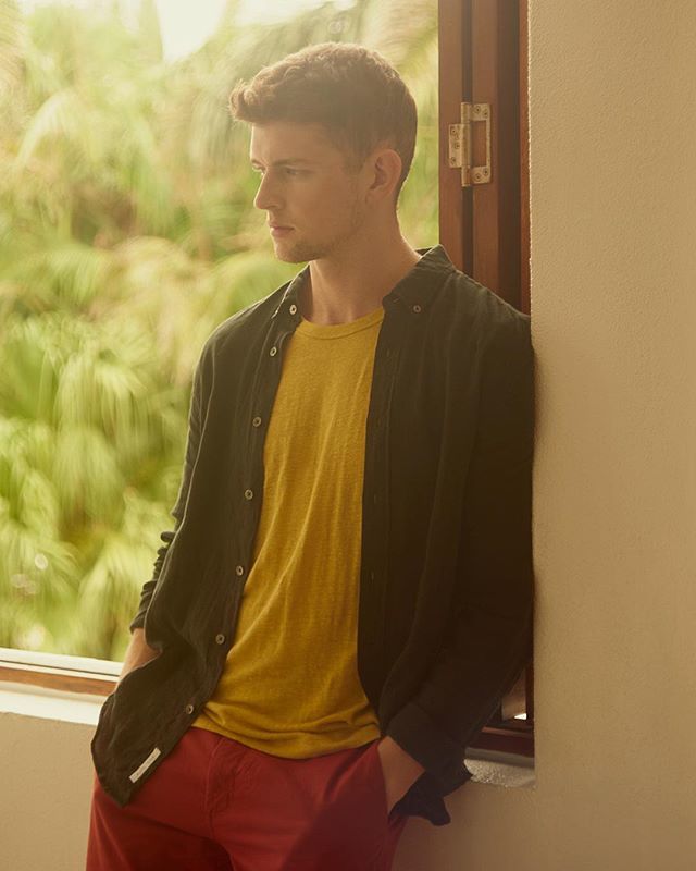 Venroy_AUS's tweet photo. Lean on.
⠀⠀⠀⠀⠀⠀⠀⠀⠀
#VenroyMan Linen Shirt in Navy, Linen T Shirt in Mustard, Summer Chino in Rust #Summer18 https://t.co/HUqdvWFwV4 https://t.co/CXvWrcxLcJ