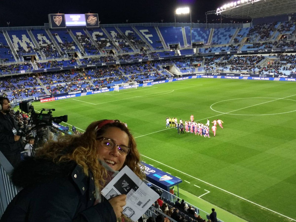MazdaMalaga's tweet photo. Cristina, la ganadora del #sorteo para el partido del Málaga C.F contra el CD. Lugo, vino a recoger sus entradas a #KoniMotor y después nos mandó la foto que demuestra lo bien que se lo pasó. 👏👏
¡Muchas gracias! Nos alegra que disfrutaras. 🙂 https://t.co/EniGqoYy0V