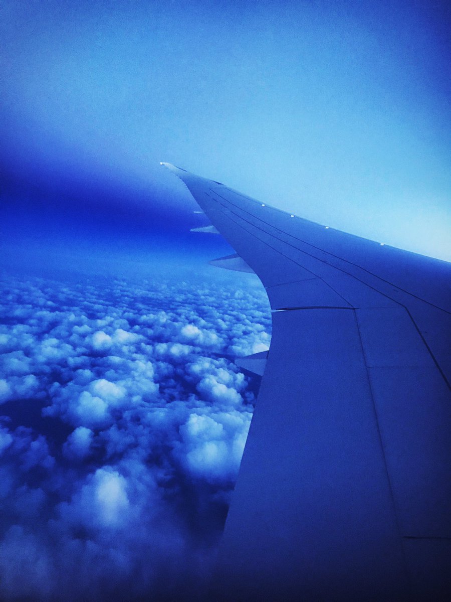 ParadiseDivided's tweet photo. Lost my mind somewhere over Greenland! Will this flight ever end? Iโm going for a run when I get off this plane, - desperately need to move around! #ukrunchat #wifiinthesky #bitbored #nosleep #needtorun #longhaul https://t.co/IurzNYIbRE