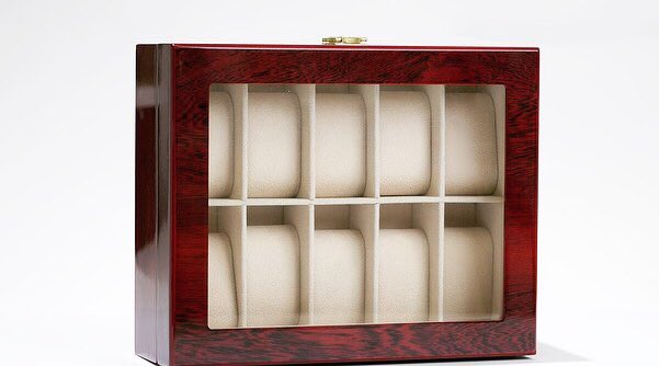 NicheXpressions's tweet photo. Keep your precious jewelry in this quality wooden jewelry box. Doubles up as a watch holder as well. Find this and other exquisite jewelry boxes in our stores across the capital! #jewelrybox #jewelry #watchholder #giftshop #decor #photography
#NicheXpressions, your perfect idea! https://t.co/jHqY05KpSs