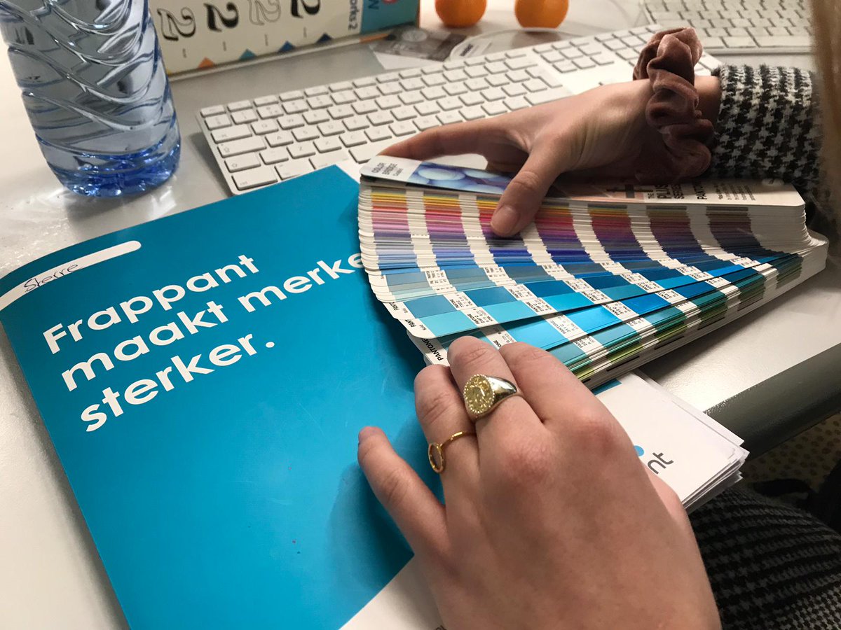 ditisfrappant's tweet photo. Blue monday 1x per jaar? Bij ons gelukkig wat vaker 😀 Hoe blauw is jouw maandag? Swipte voor de formule! #thankgoditsbluemonday #daarkunjeoprekenen #frappantedagen #maakdag https://t.co/fR7lFjpNGi